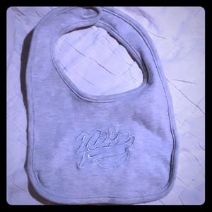 Baby nike bib